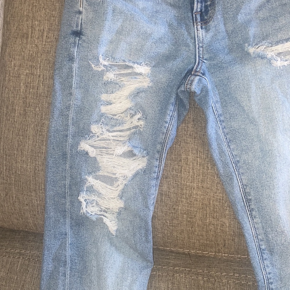 AE Ripped Relaxed Mom Jean - Picture 6 of 15